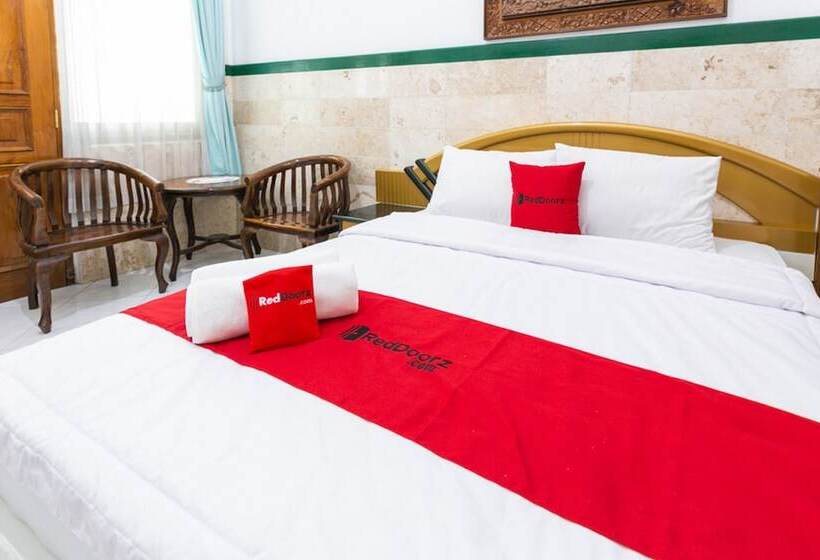 پانسیون Reddoorz Syariah Near Alun Alun Magelang Bayeman