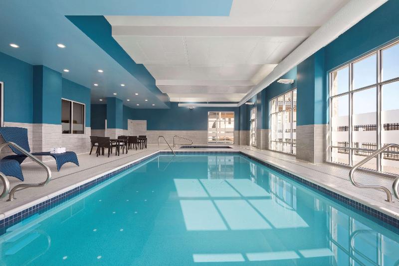 هتل Hampton Inn & Suites By Hilton Kelowna Airport