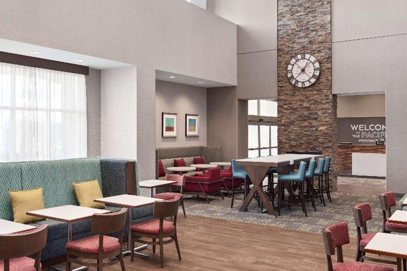هتل Hampton Inn & Suites By Hilton Kelowna Airport