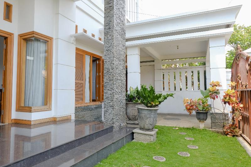 هتل Oyo 2295 Daffi Family Residence