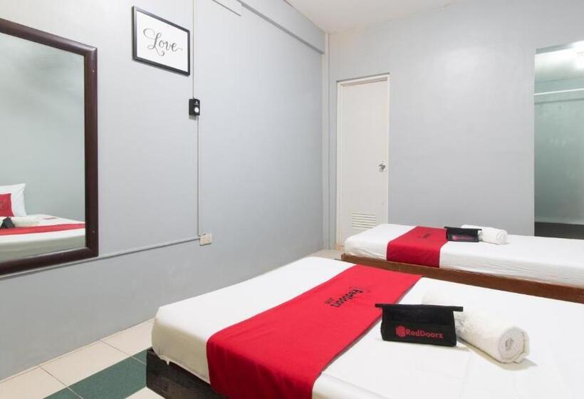 هتل Reddoorz At Teofila Lodge