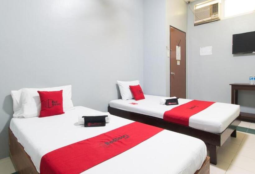 هتل Reddoorz At Teofila Lodge