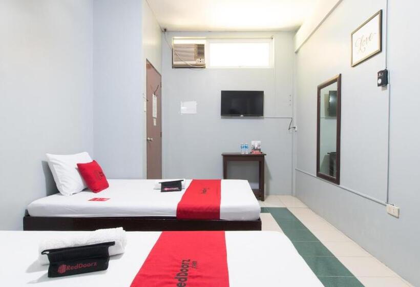 هتل Reddoorz At Teofila Lodge
