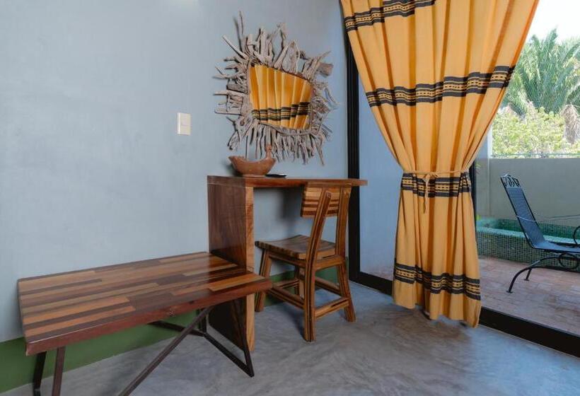 Madre Tierra Hotel & Coworking & Hostal