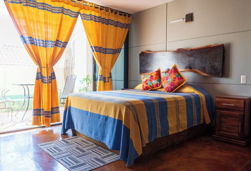 Madre Tierra Hotel & Coworking & Hostal