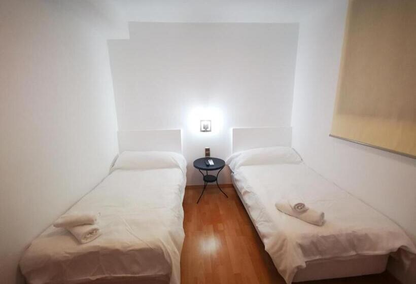 پانسیون Hostal Quinta Santillan