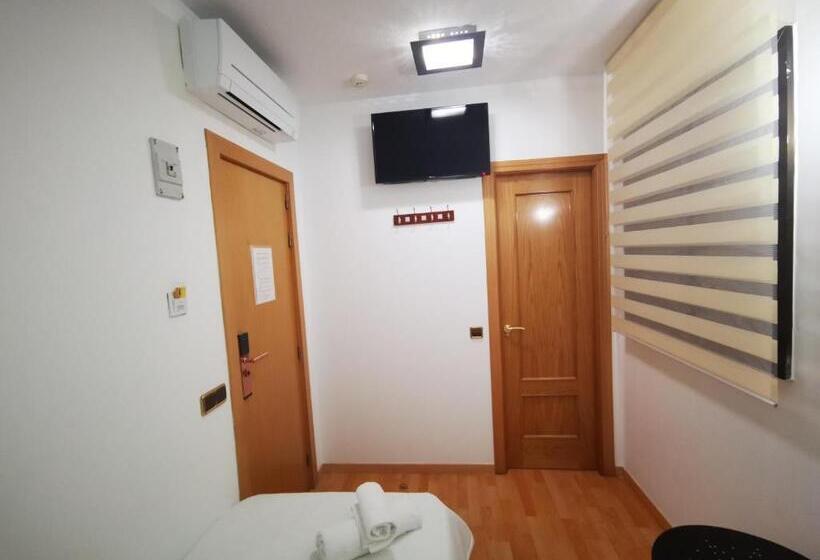 پانسیون Hostal Quinta Santillan