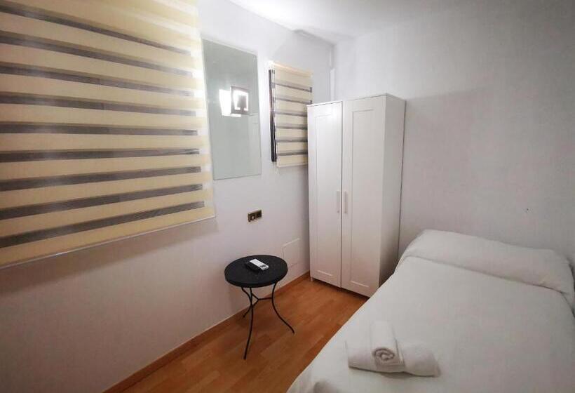 پانسیون Hostal Quinta Santillan