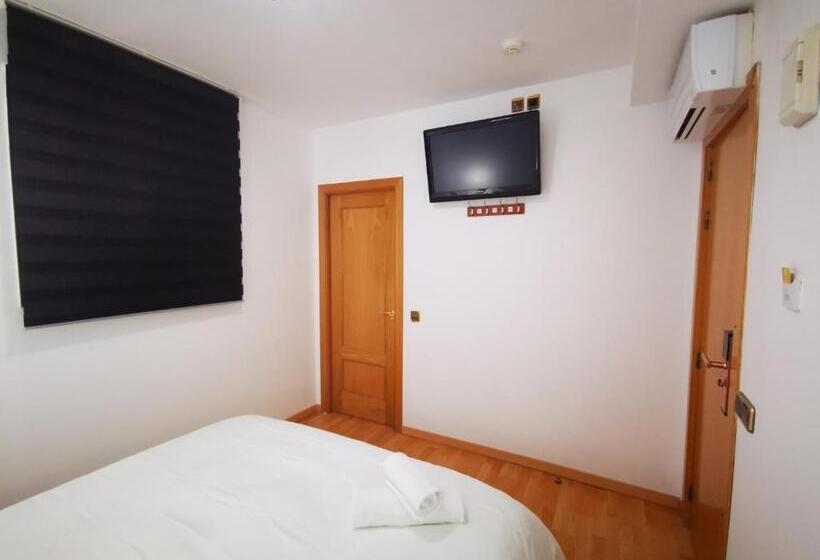 پانسیون Hostal Quinta Santillan