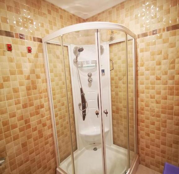 پانسیون Hostal Quinta Santillan