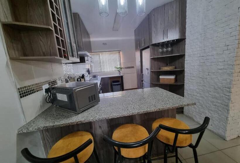 پانسیون The Retreat Guesthouse