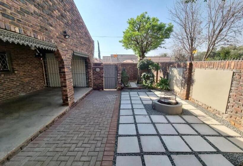 پانسیون The Retreat Guesthouse