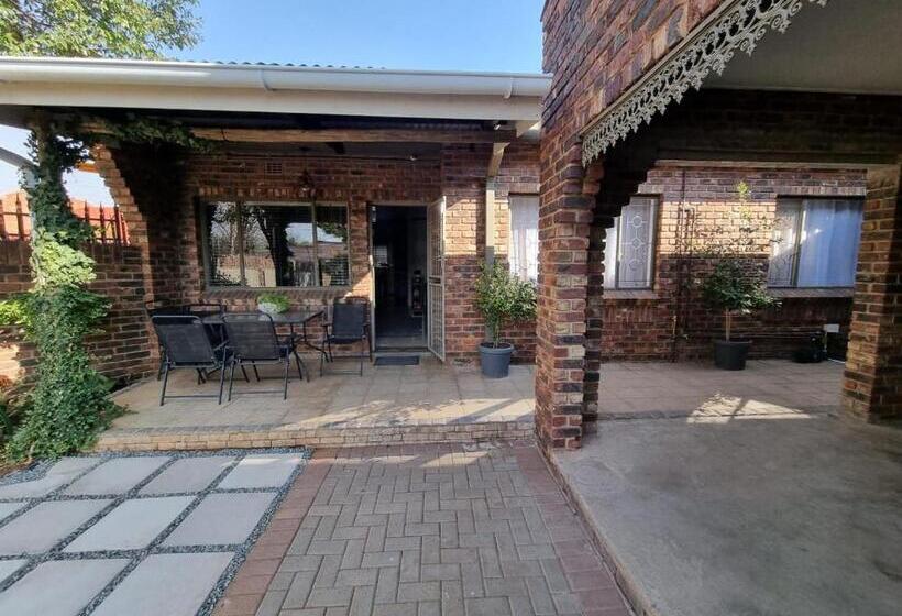 پانسیون The Retreat Guesthouse