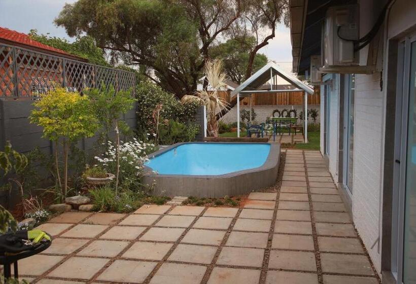 پانسیون The Retreat Guesthouse