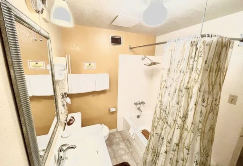 A Place In The Sun Hotel Adults Only Big Units, Privacy Gardens & Heated Pool & Spa In 1 Acre Park
