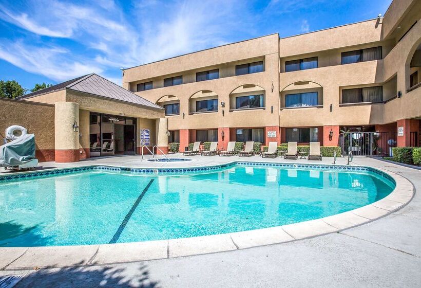 فندق Baymont By Wyndham Ontario