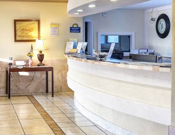 בית מלון כפרי Budget Host Inn