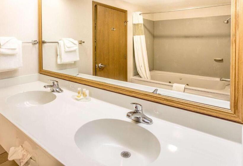 Отель Days Inn By Wyndham Tiffin