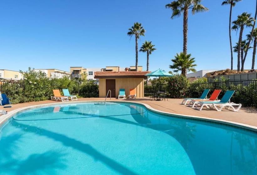 هتل Howard Johnson By Wyndham San Diego State University Area