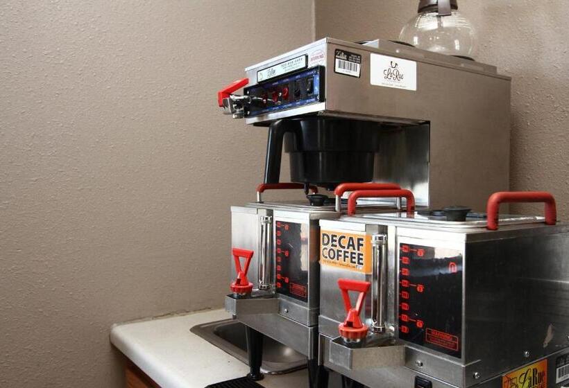 فندق Victorian Inn & Suites York