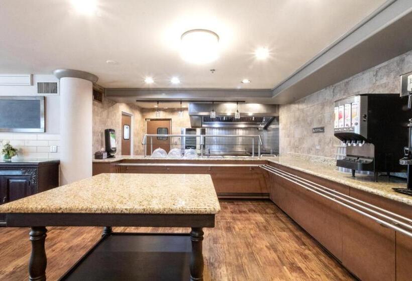 هتل Oxford Suites Chico