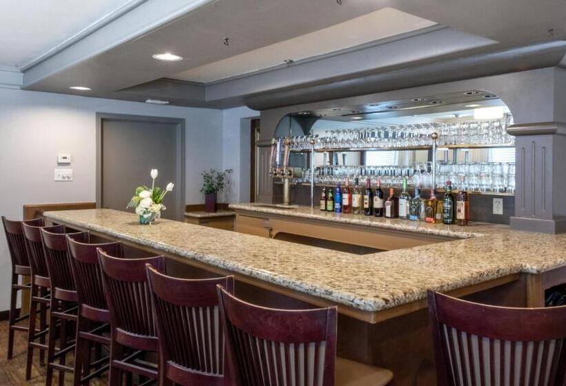 هتل Oxford Suites Chico
