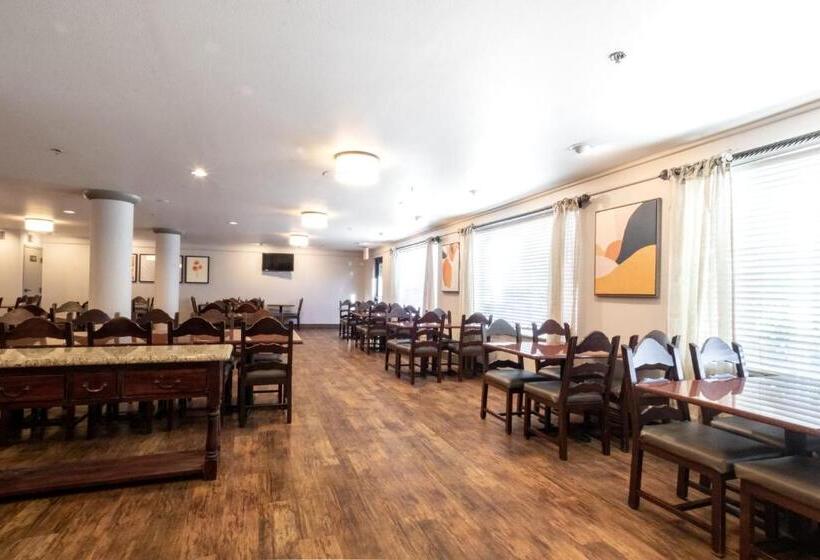 هتل Oxford Suites Chico