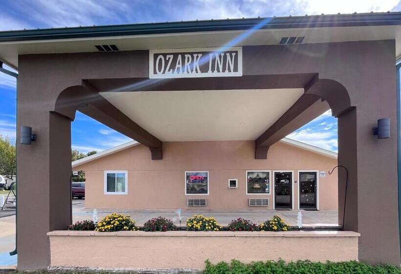 בית מלון כפרי Ozark Inn