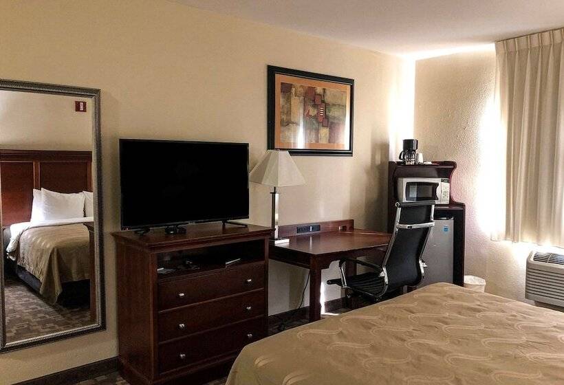 هتل Quality Inn I70 At Wanamaker