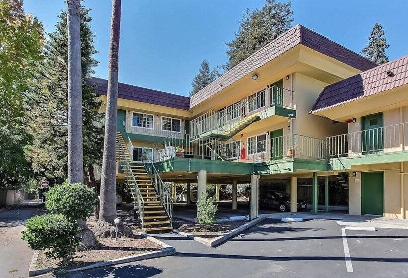 هتل Quality Inn