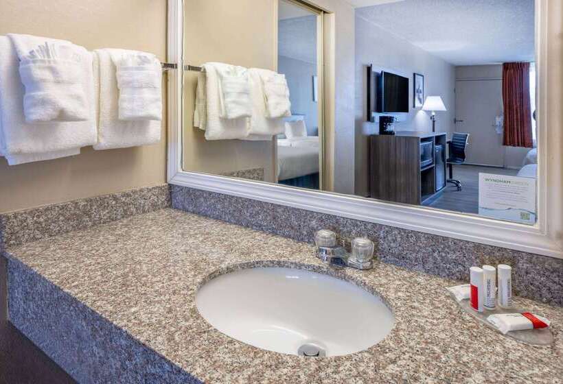 فندق Ramada By Wyndham Rome / Verona