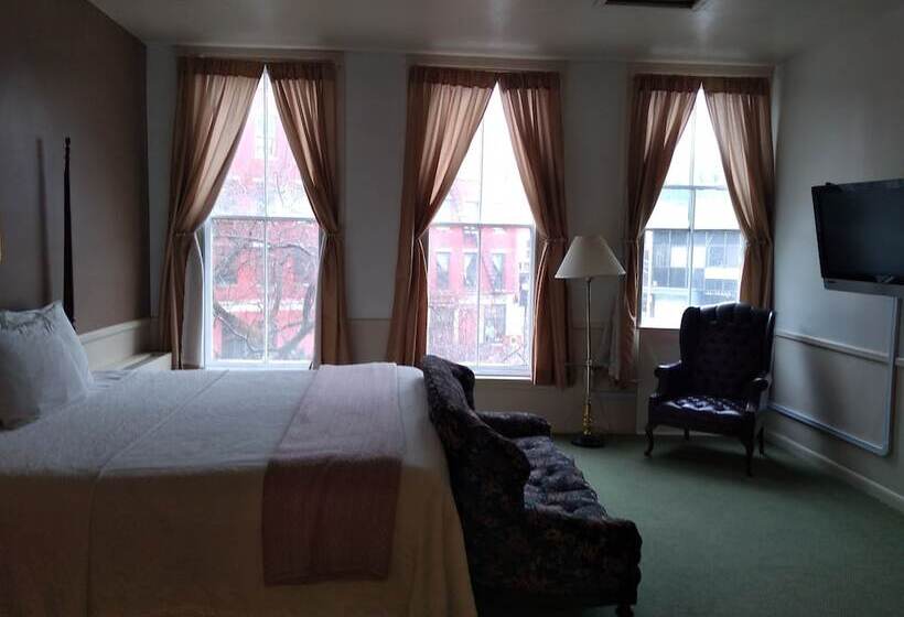 בית מלון כפרי The Charles Inn At Vacationland Inns