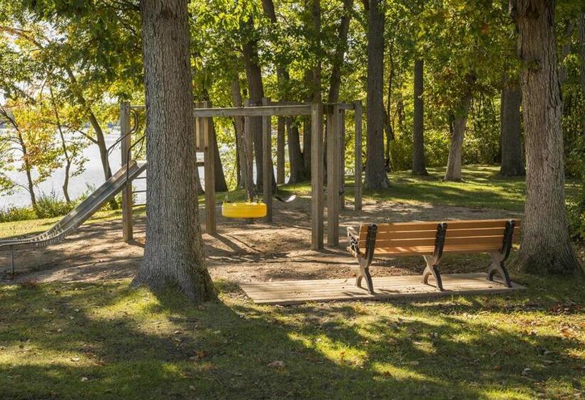 אתר נופש Potawatomi Inn & Cabins