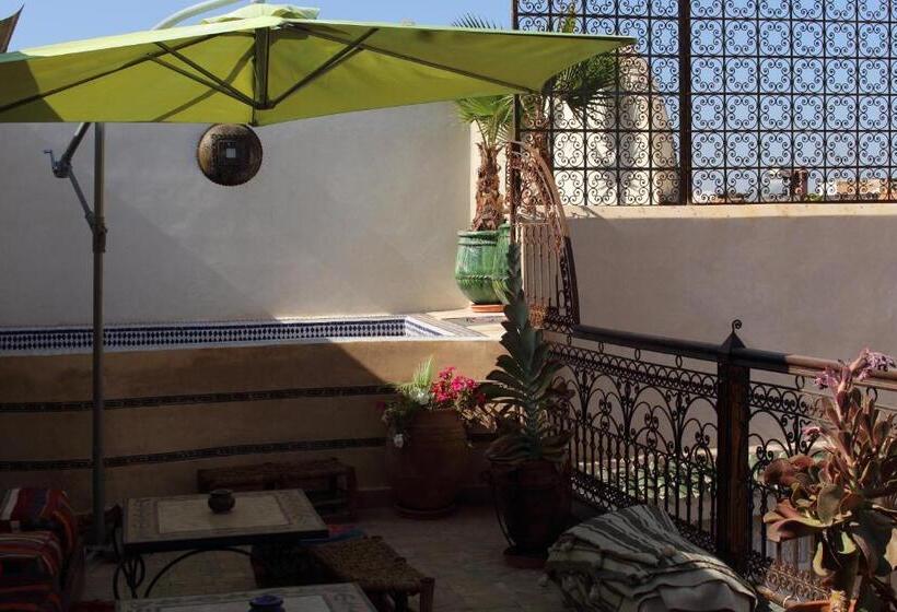 تختخواب و صبحانه Riad Makene Mouchkill