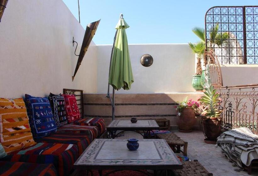 تختخواب و صبحانه Riad Makene Mouchkill