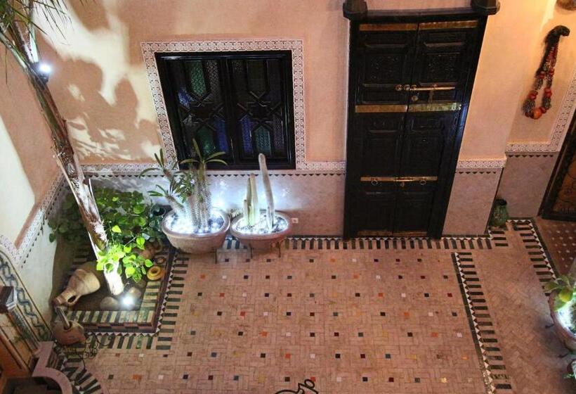 تختخواب و صبحانه Riad Makene Mouchkill