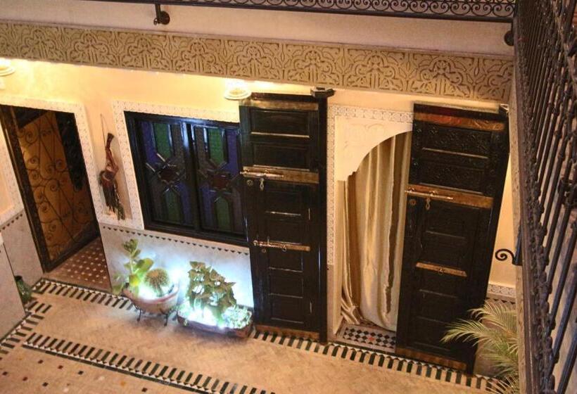 تختخواب و صبحانه Riad Makene Mouchkill