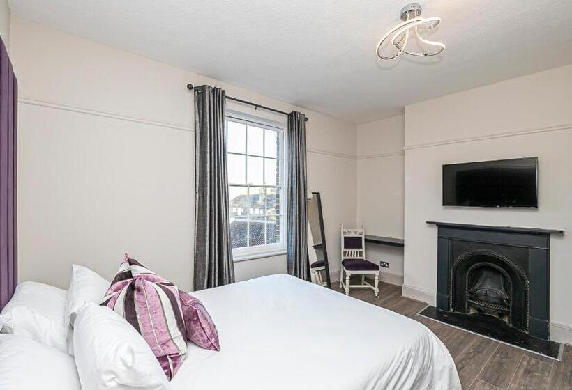 Pages Hotel And Guesthouse