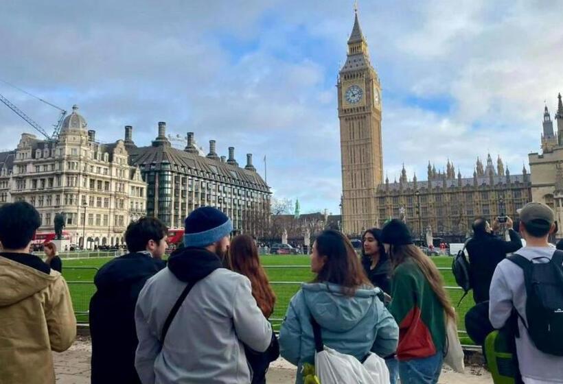 Urbany Hostel London 18 40 Years Old