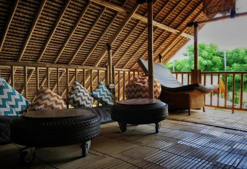 هتل Captain Goodtimes