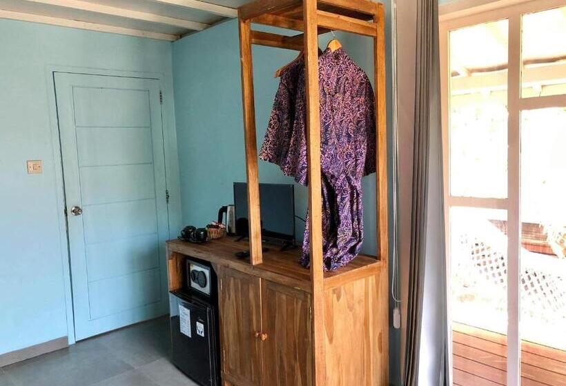 هتل Captain Goodtimes