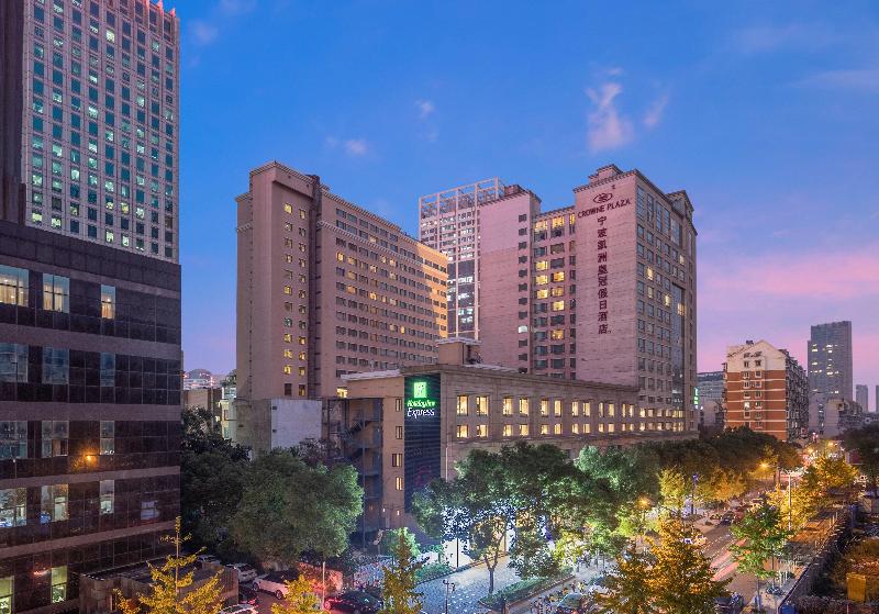 هتل Holiday Inn Express Ningbo City Center, An Ihg