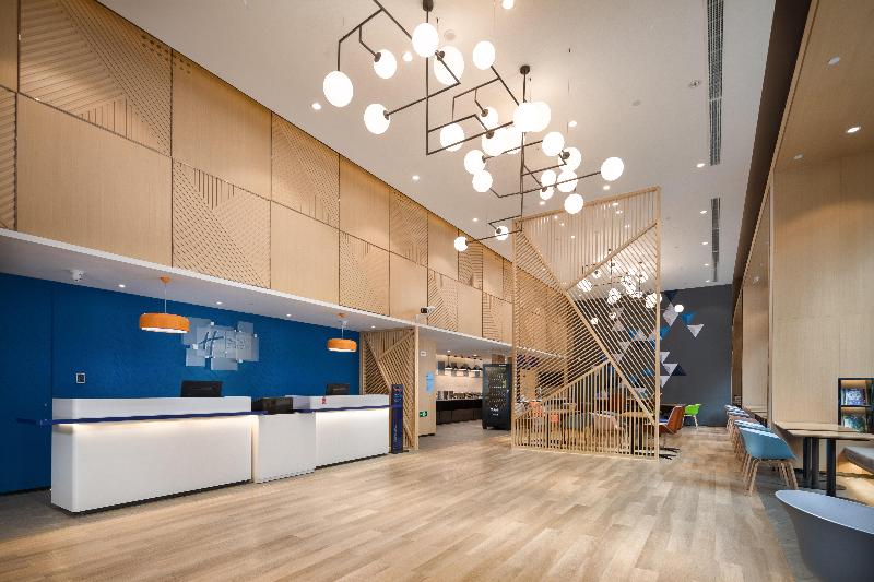 هتل Holiday Inn Express Ningbo City Center, An Ihg