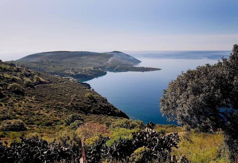 هتل Unique Hideaway With Serene Panoramic Views