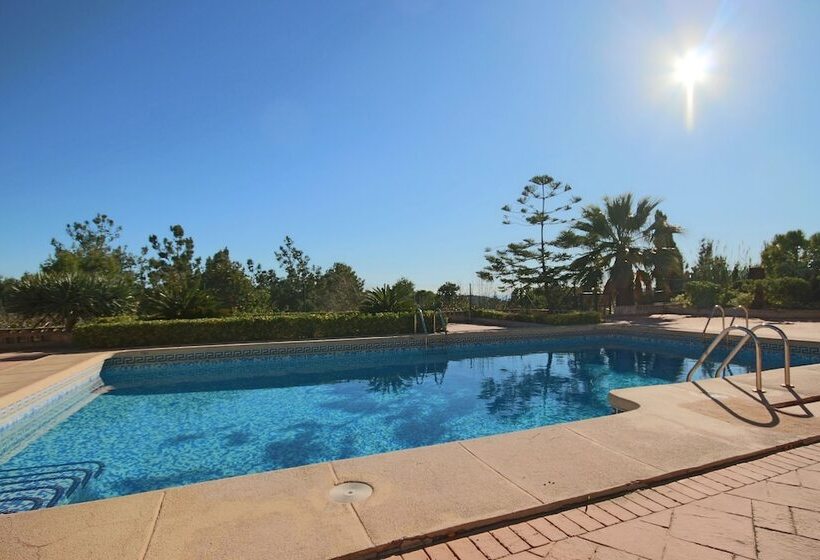 Private 4 Bedroom Villa W/ Pool, Summer Kitchen & Expansive Living Space