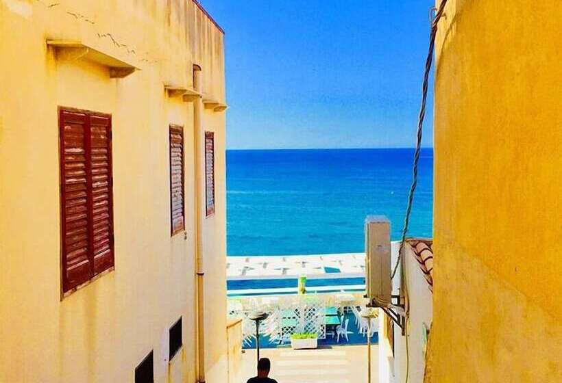 住宿加早餐  La Terrazza Sul Mar Mediterraneo