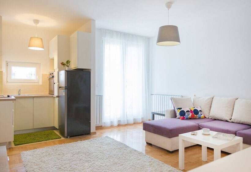 Cute And Sunny Studio In Zagreb With Balcony & Free Parking