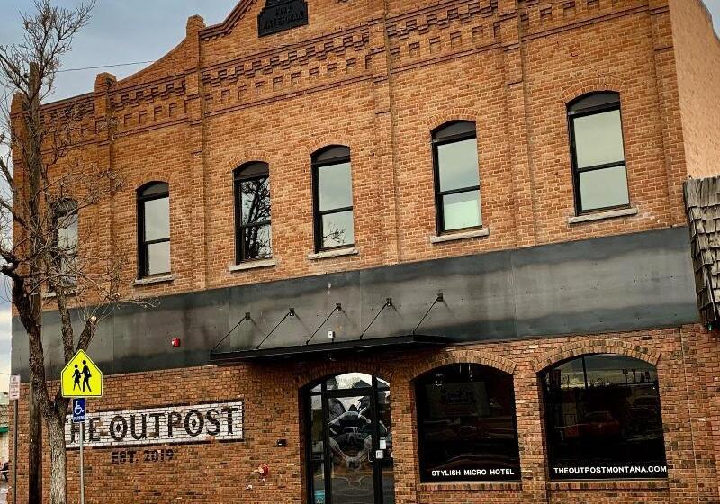 فندق The Outpost