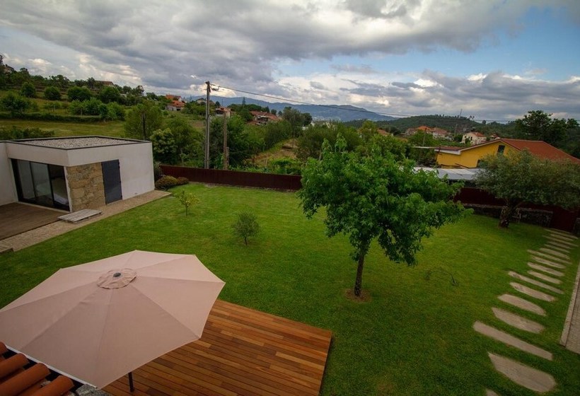 3 Bedrooms House With Enclosed Garden And Wifi At Gondiaes