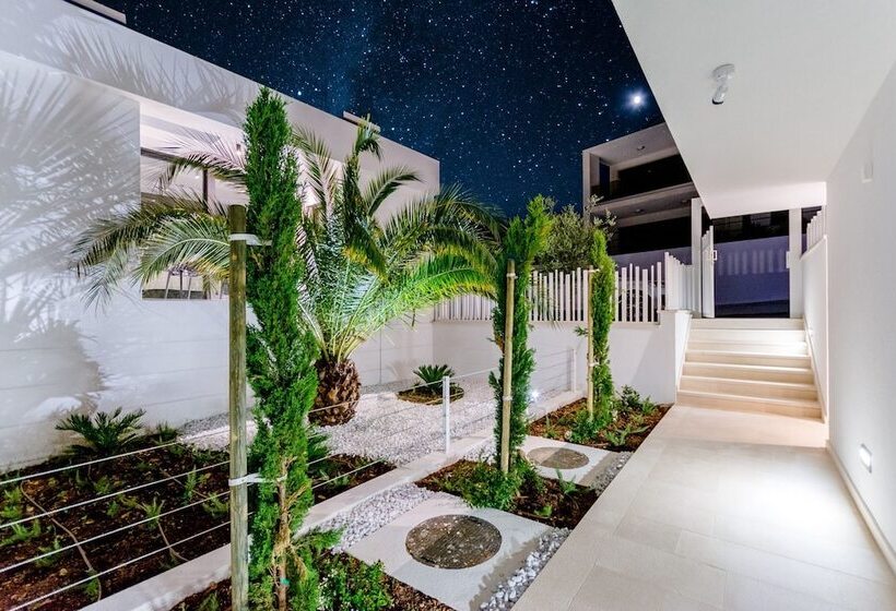 Luxury Villa Luna With Swimming Pool